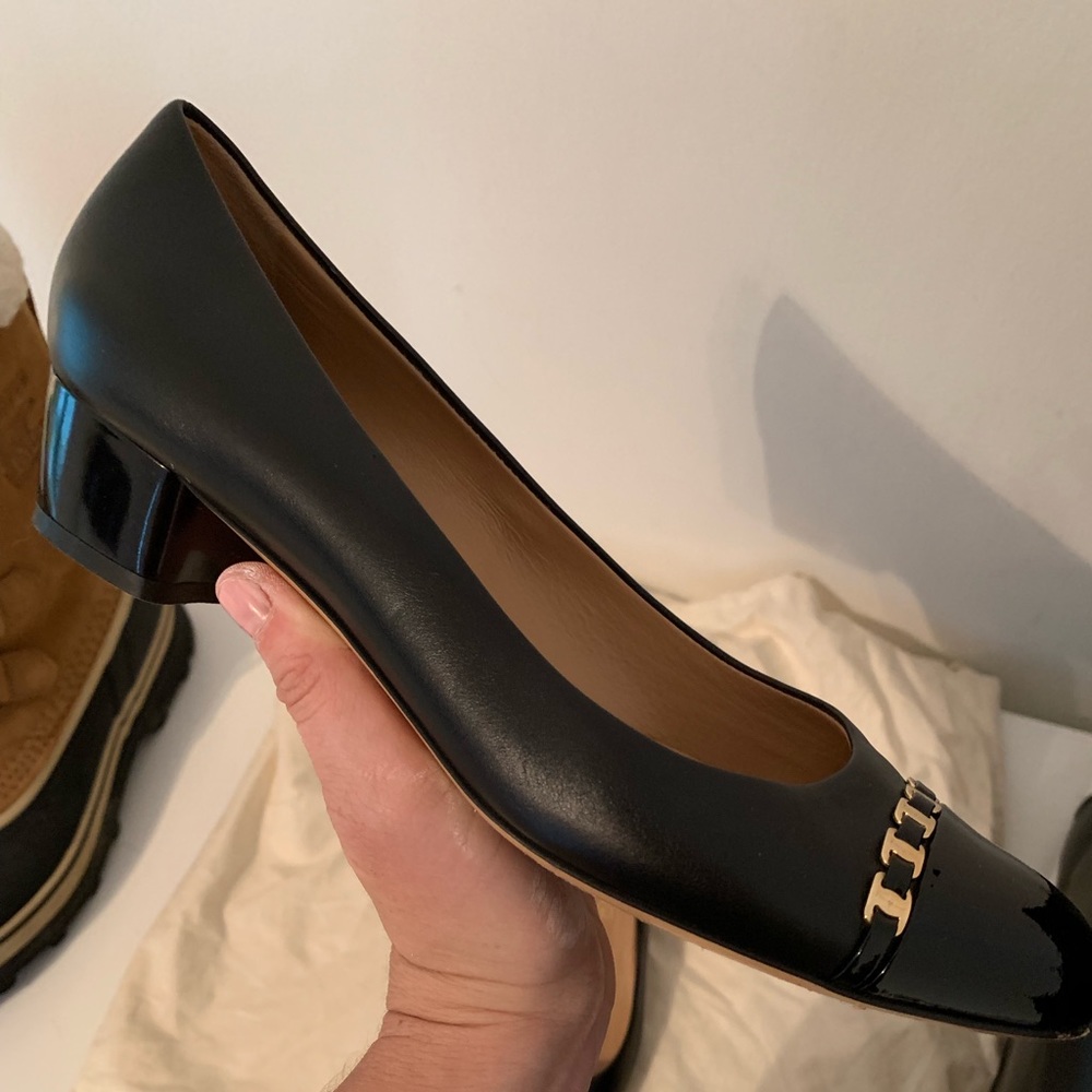 Ferragamo Black leather low heel, great condition!